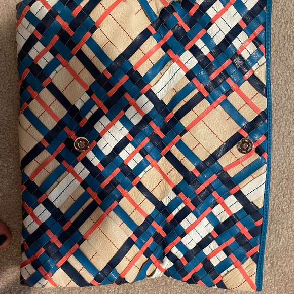 London Fog Oxford Tunnel Clutch - Picture 1 of 4